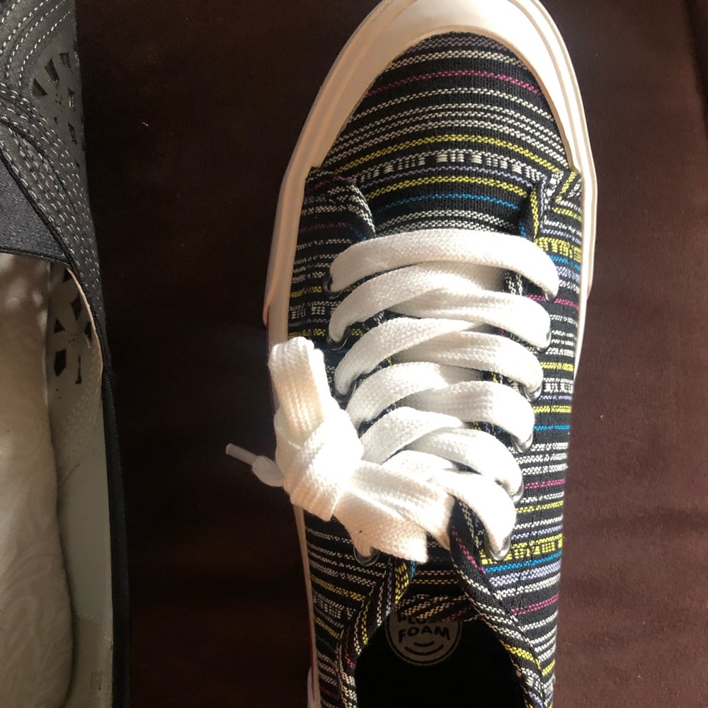 rocket dog sneaker